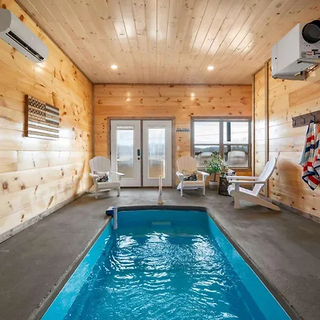Cozy Cabin With Indoor Pool-Hot Tub-X-Box